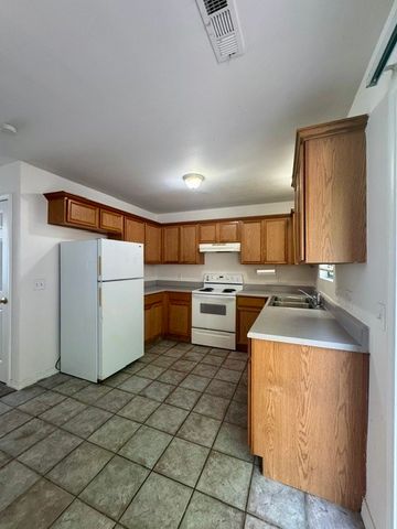 911 S Green Point Trace, Fayetteville, AR 72704