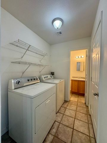 911 S Green Point Trace, Fayetteville, AR 72704