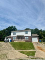911 S Green Point Trace, Fayetteville, AR 72704