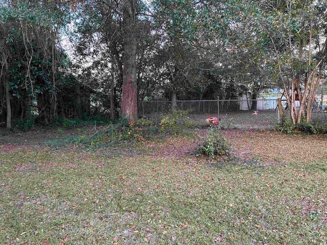 404 E Richardson Ave., Hemingway, SC 29554