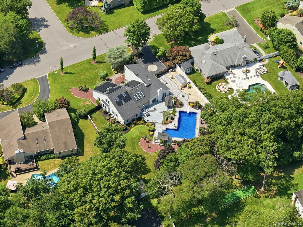 31 Deer Run, East Islip, NY 11730 — exterior