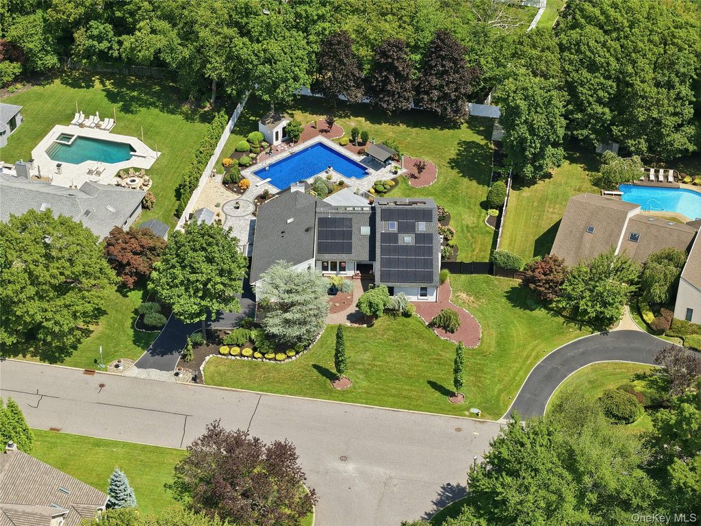 31 Deer Run, East Islip, NY 11730 — photo 2
