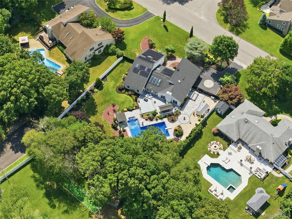 31 Deer Run, East Islip, NY 11730 — photo 3