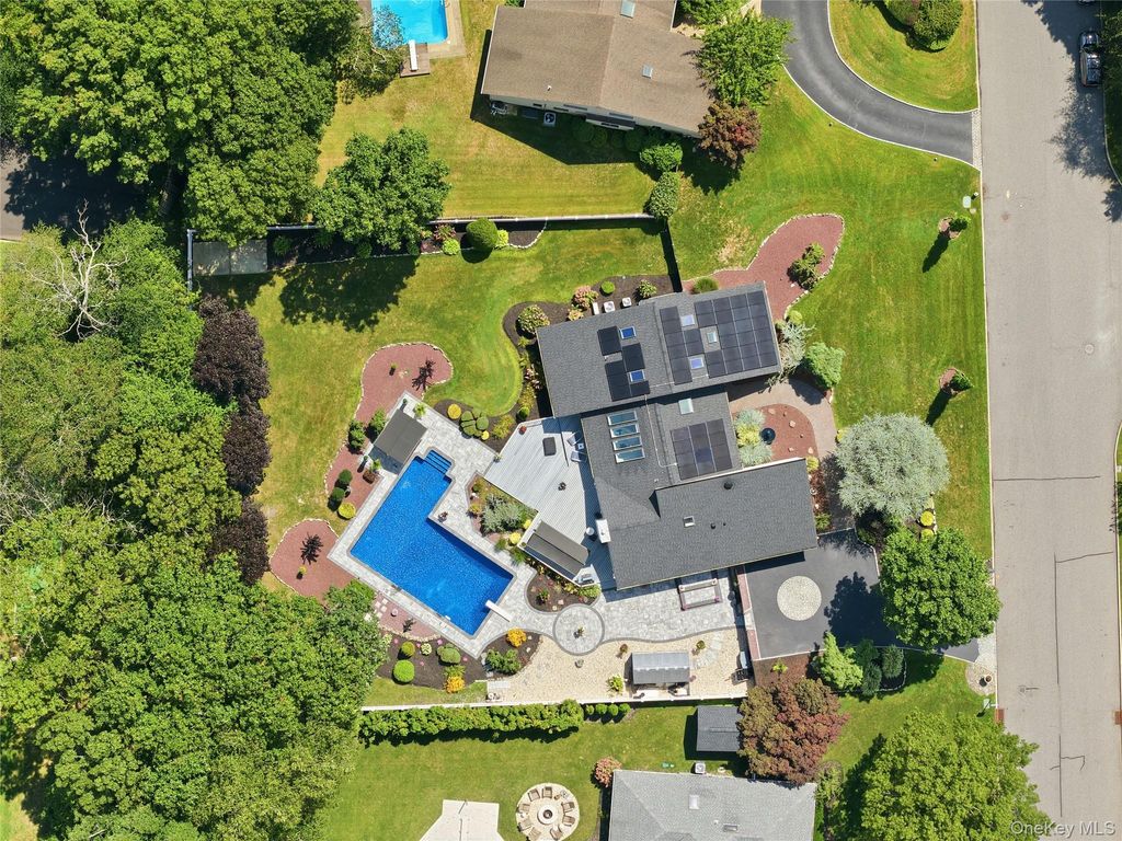 31 Deer Run, East Islip, NY 11730 — photo 4