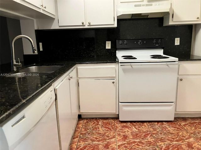 204 Lake Pointe Drive 208, Oakland Park, FL 33309