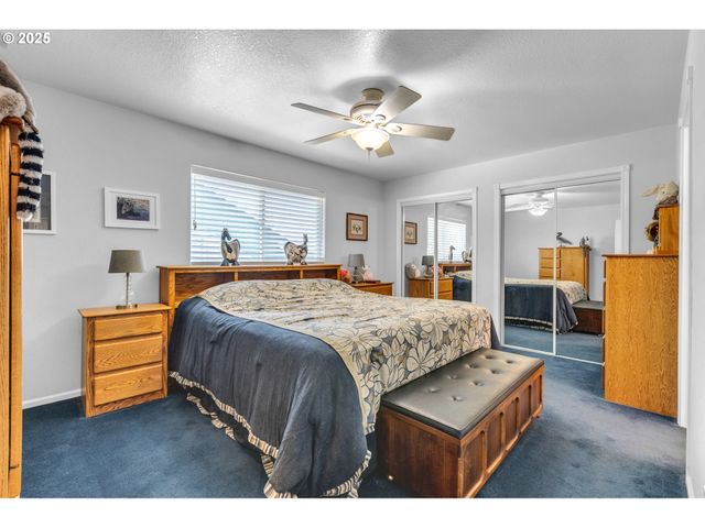 2200 Se CHINABERRY Ave, Roseburg, OR 97470