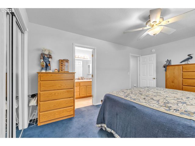 2200 Se CHINABERRY Ave, Roseburg, OR 97470