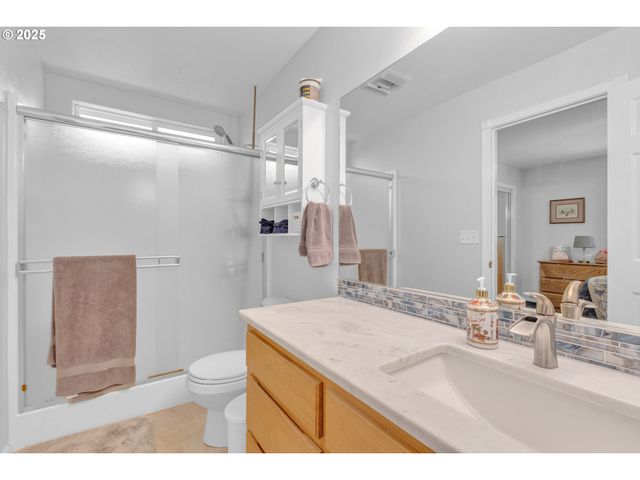 2200 Se CHINABERRY Ave, Roseburg, OR 97470