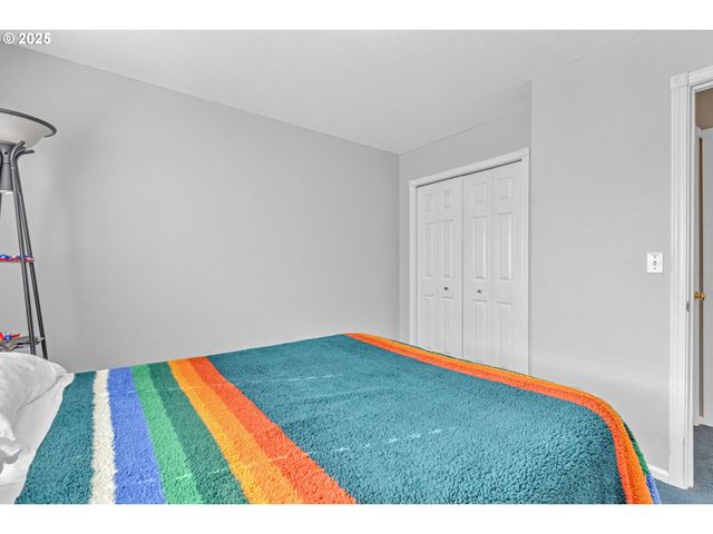 2200 Se CHINABERRY Ave, Roseburg, OR 97470