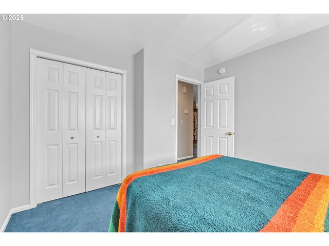 2200 Se CHINABERRY Ave, Roseburg, OR 97470