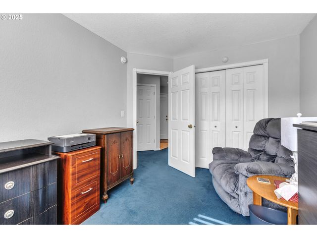 2200 Se CHINABERRY Ave, Roseburg, OR 97470