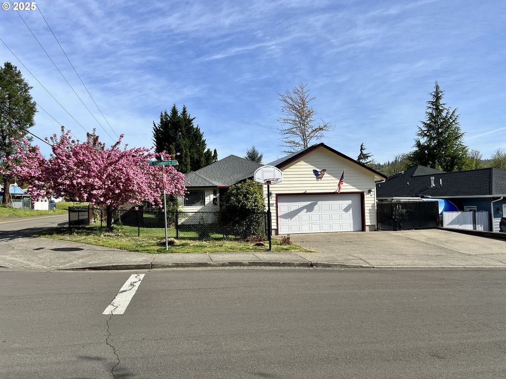 2200 Se CHINABERRY Ave, Roseburg, OR 97470