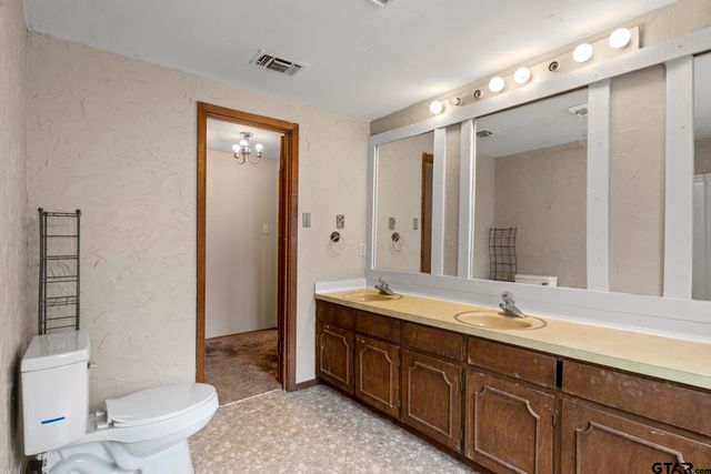 504 E 3rd, Mt Pleasant, TX 75455