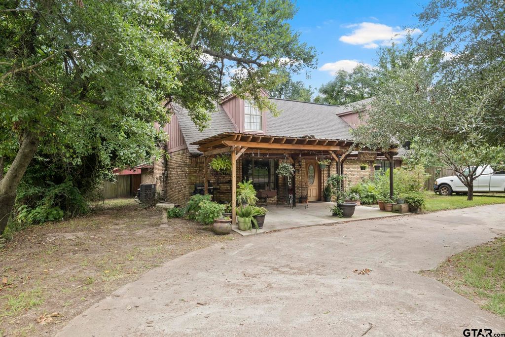 504 E 3rd, Mt Pleasant, TX 75455