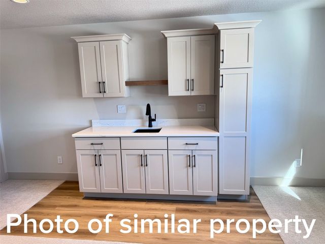 900 Crestview Drive, Solon, IA 52333