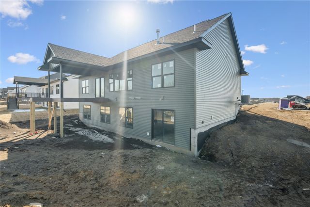 900 Crestview Drive, Solon, IA 52333