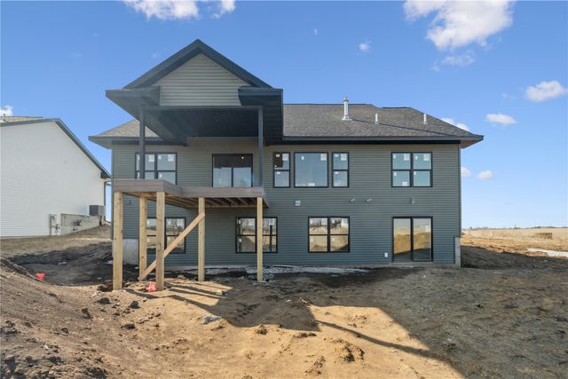 900 Crestview Drive, Solon, IA 52333