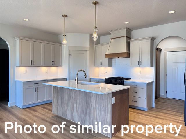 900 Crestview Drive, Solon, IA 52333