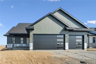 900 Crestview Drive, Solon, IA 52333