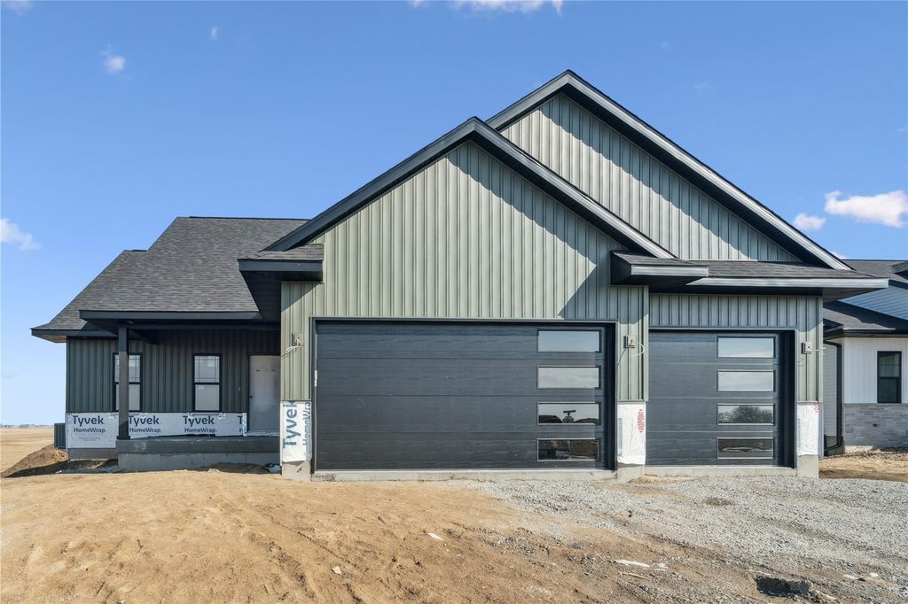 900 Crestview Drive, Solon, IA 52333