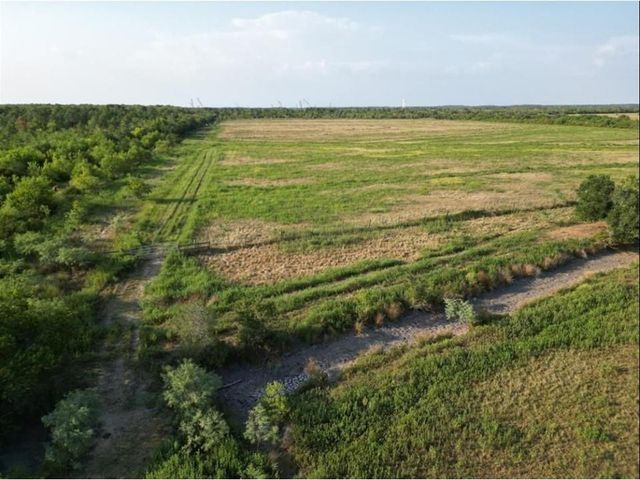 000 Gau Road, Smith Point, TX 77514