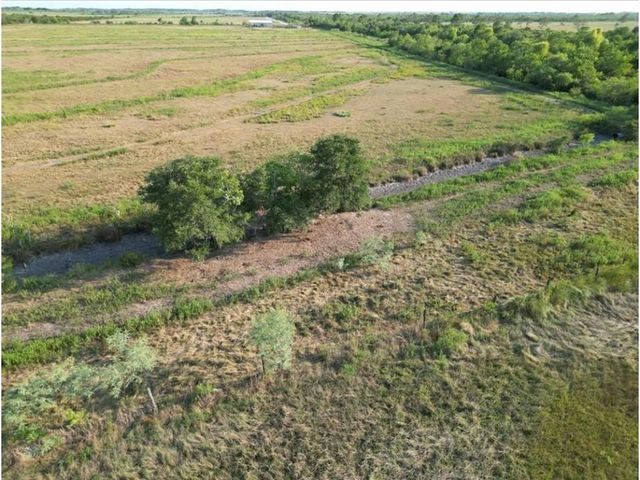 000 Gau Road, Smith Point, TX 77514