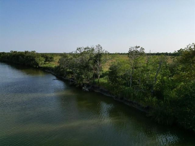 000 Gau Road, Smith Point, TX 77514