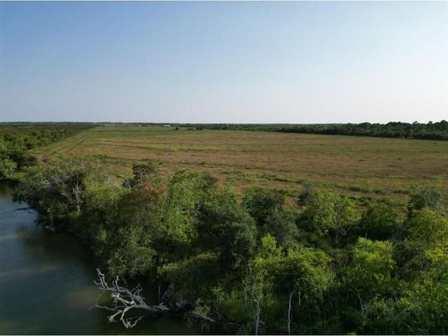 000 Gau Road, Smith Point, TX 77514
