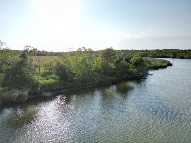000 Gau Road, Smith Point, TX 77514