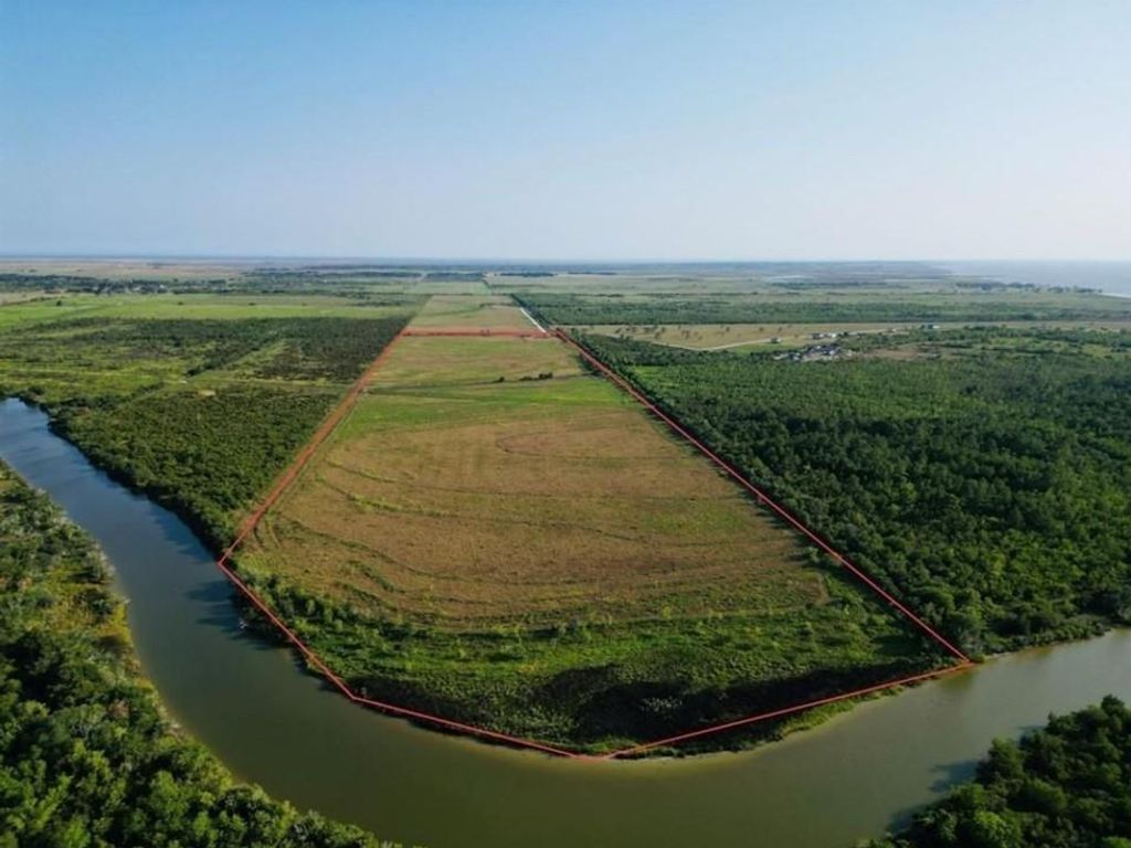 000 Gau Road, Smith Point, TX 77514