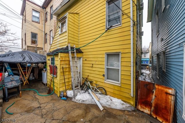 610 Main St, Paterson City, NJ 07503