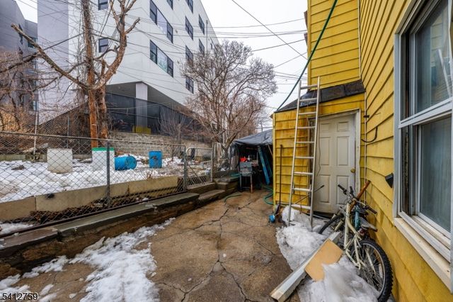 610 Main St, Paterson City, NJ 07503