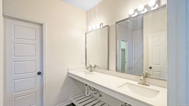 233 Esmeralda Drive, San Antonio, TX 78228
