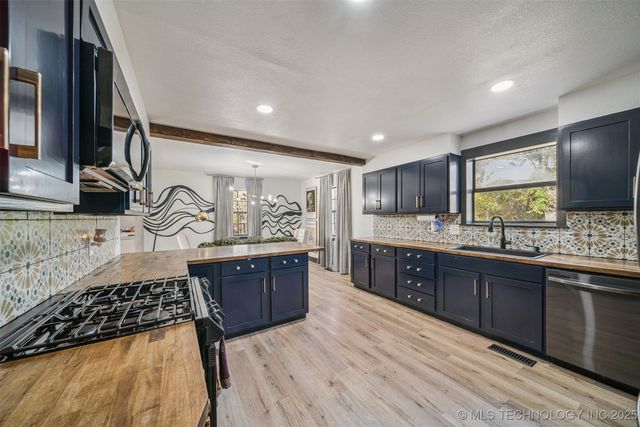 2520 W Blackjack Court, Collinsville, OK 74021