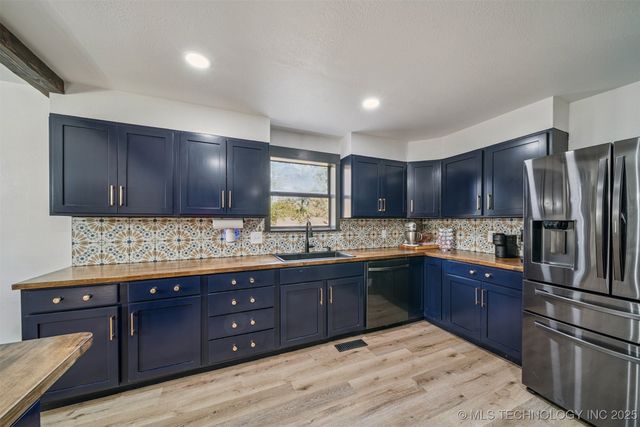 2520 W Blackjack Court, Collinsville, OK 74021