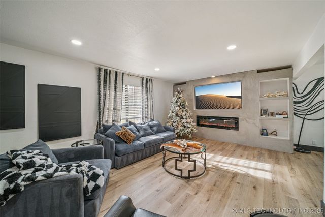 2520 W Blackjack Court, Collinsville, OK 74021