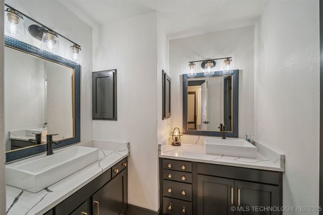 2520 W Blackjack Court, Collinsville, OK 74021