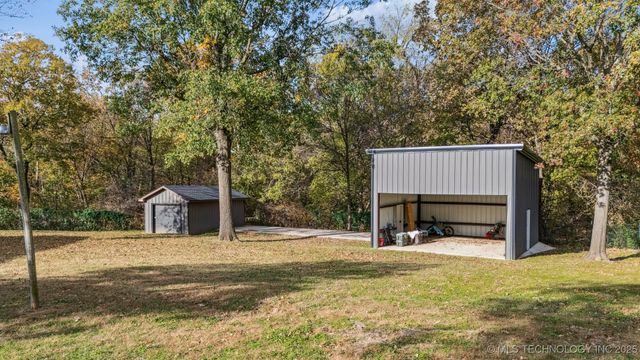 2520 W Blackjack Court, Collinsville, OK 74021