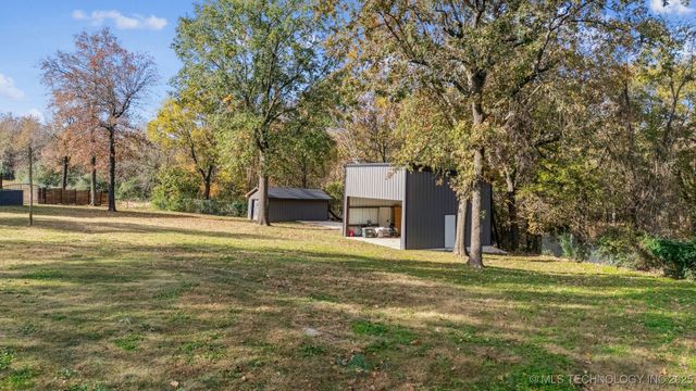 2520 W Blackjack Court, Collinsville, OK 74021