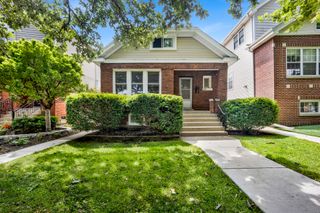 2419 W Berenice Avenue, Chicago, IL 60618