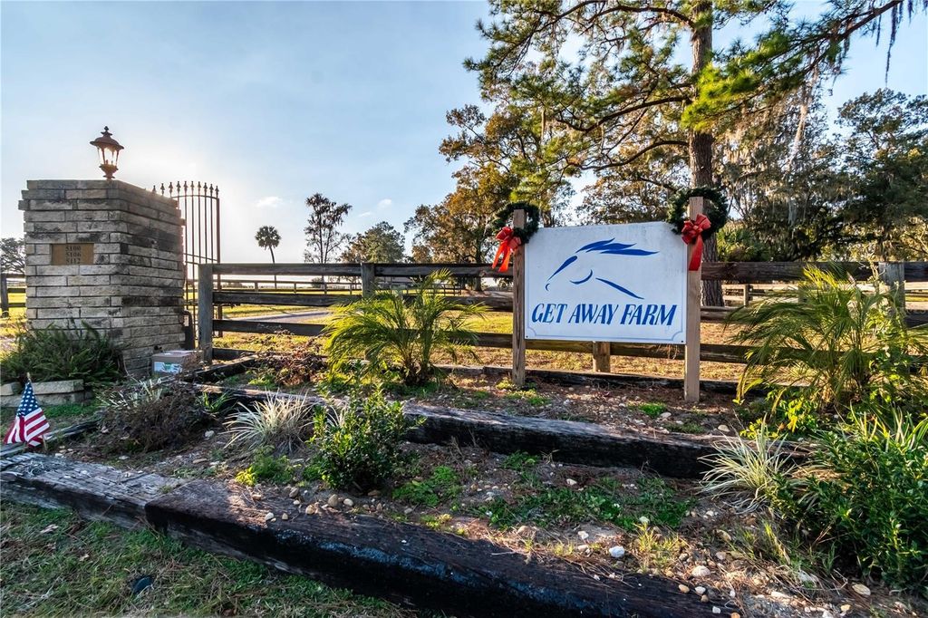 Image 1 of property listing at 5100 W HWY 329, Reddick, FL 32686