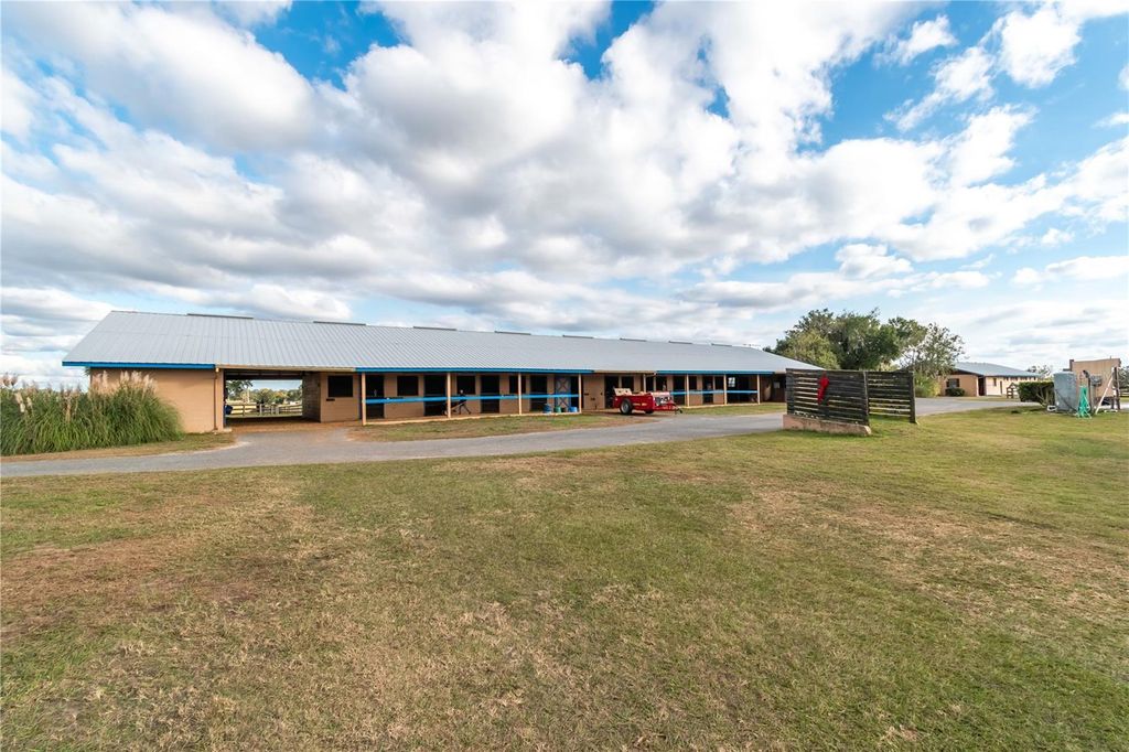 Image 11 of property listing at 5100 W HWY 329, Reddick, FL 32686