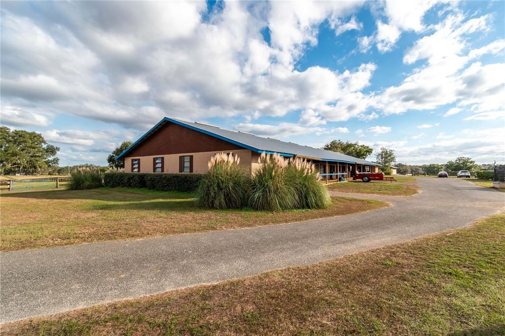 Image 12 of property listing at 5100 W HWY 329, Reddick, FL 32686