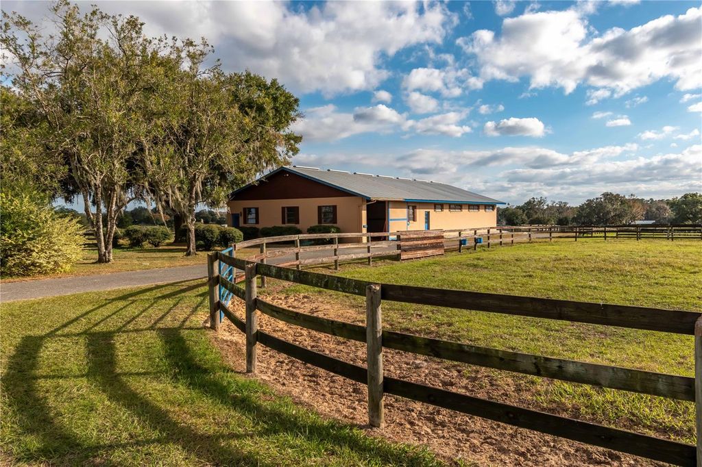 Image 13 of property listing at 5100 W HWY 329, Reddick, FL 32686