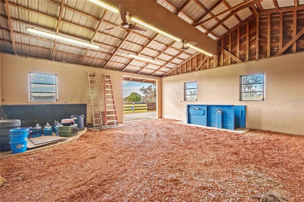 Image 15 of property listing at 5100 W HWY 329, Reddick, FL 32686