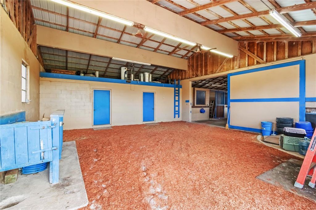 Image 16 of property listing at 5100 W HWY 329, Reddick, FL 32686
