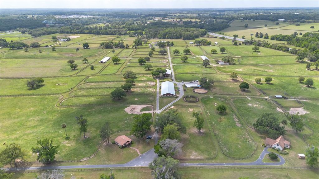 Image 3 of property listing at 5100 W HWY 329, Reddick, FL 32686