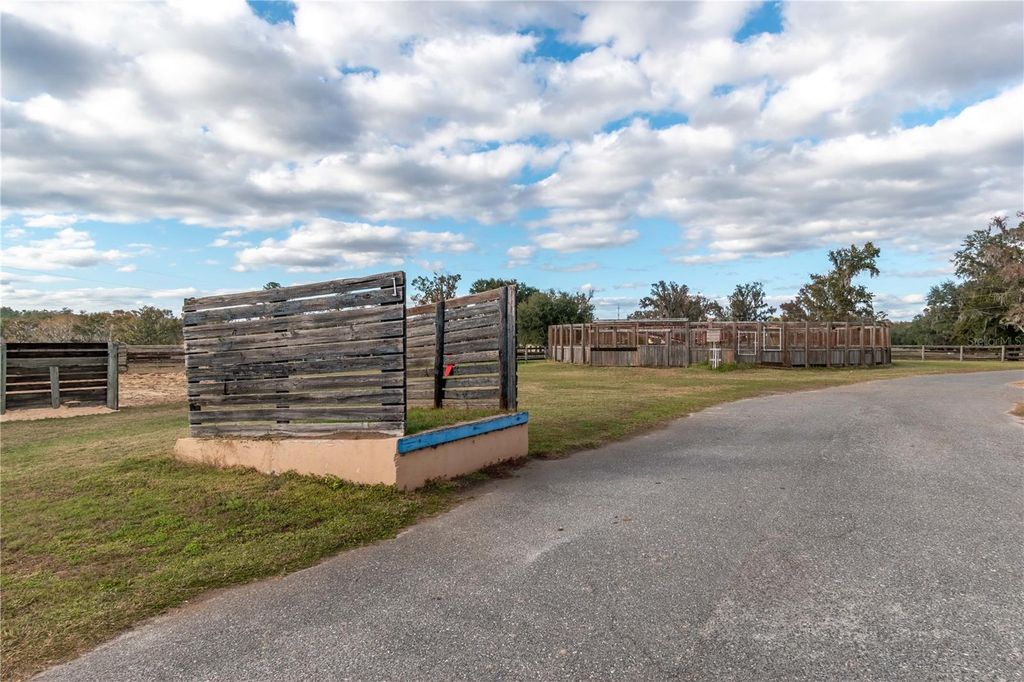 Image 23 of property listing at 5100 W HWY 329, Reddick, FL 32686