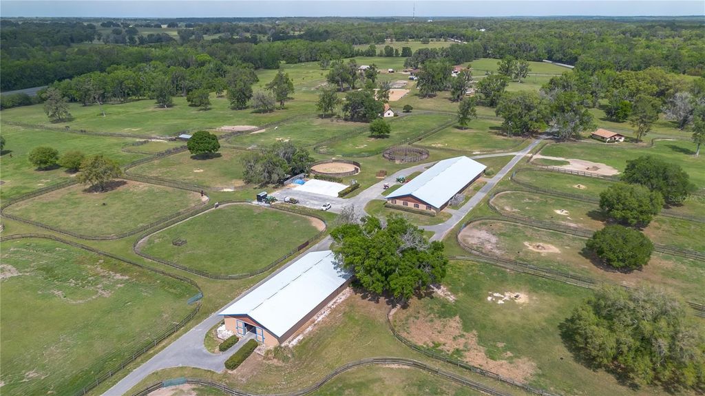 Image 4 of property listing at 5100 W HWY 329, Reddick, FL 32686