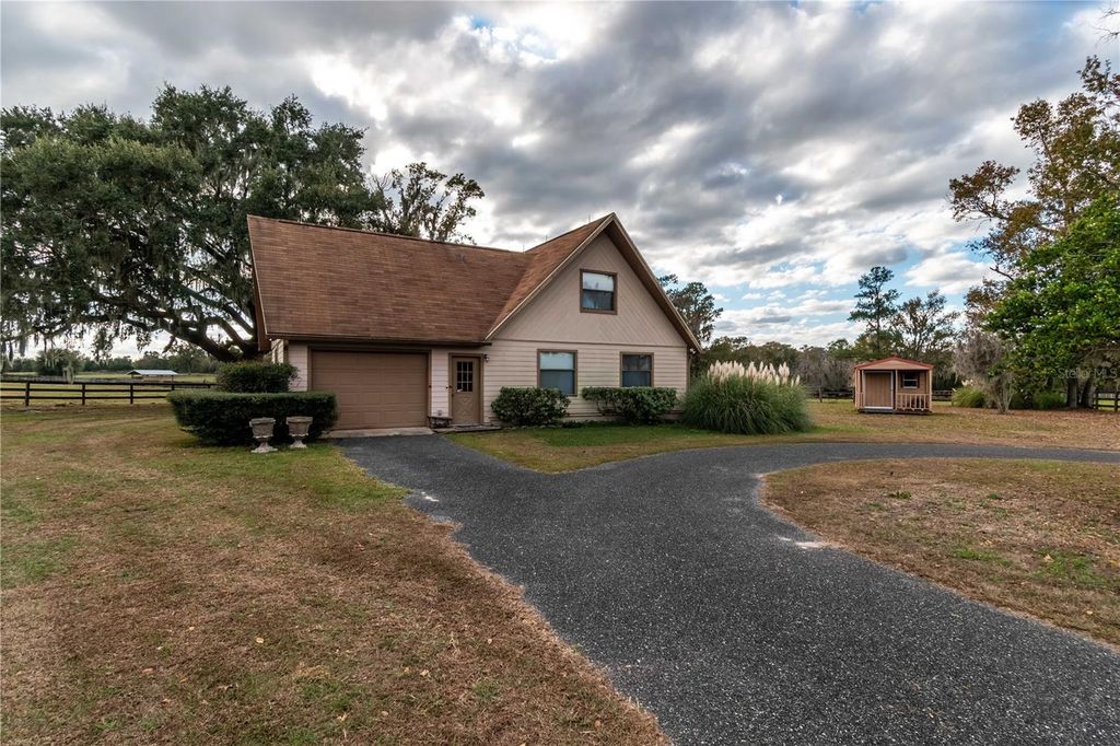 Image 31 of property listing at 5100 W HWY 329, Reddick, FL 32686